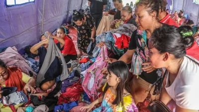 BPBD DKI Jakarta Salurkan Bantuan Logistik untuk Korban Kebakaran di Kapuk Muara