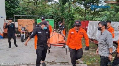 Polisi Lakukan Tes DNA Jasad Pria yang Ditemukan di Aliran Kali Ciliwung