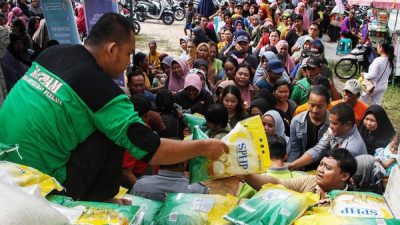 Pemko Medan Gelar Gerakan Pangan Murah di Medan Petisah, Warga Senang Bisa Beli Beras