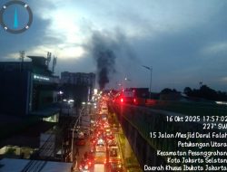 Suasana Mencekam di Ciledug Raya, Bengkel Ludes Dilalap Api dan Lalin Macet Total