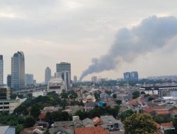 Kebakaran di Pancoran, Asap Membubung Tinggi